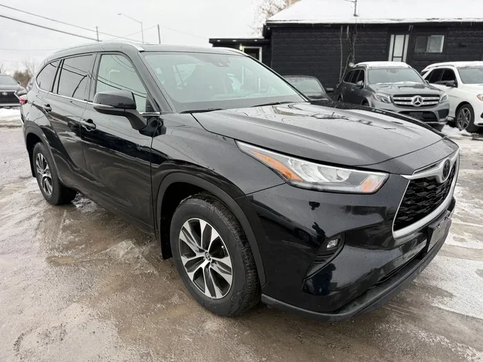 Can a Highlander Fit 8 People or Is It Really Too Small